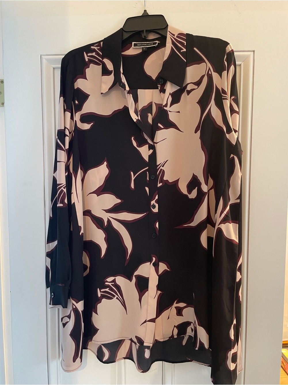 Melanie Lyne Black and Blush Floral Button-Front Tunic
